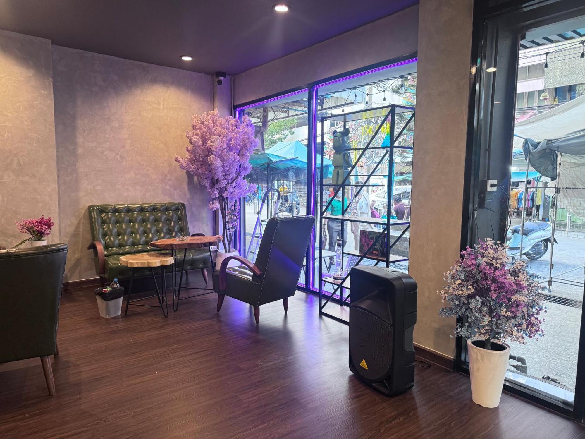 Bud Brew Beyond Dispensary And Hotel Bangkok Exterior photo
