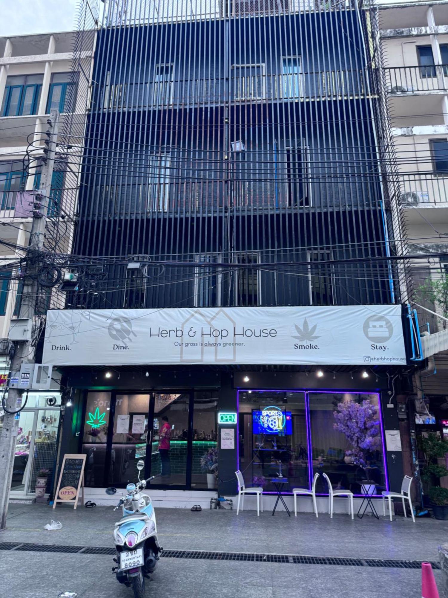 Bud Brew Beyond Dispensary And Hotel Bangkok Exterior photo