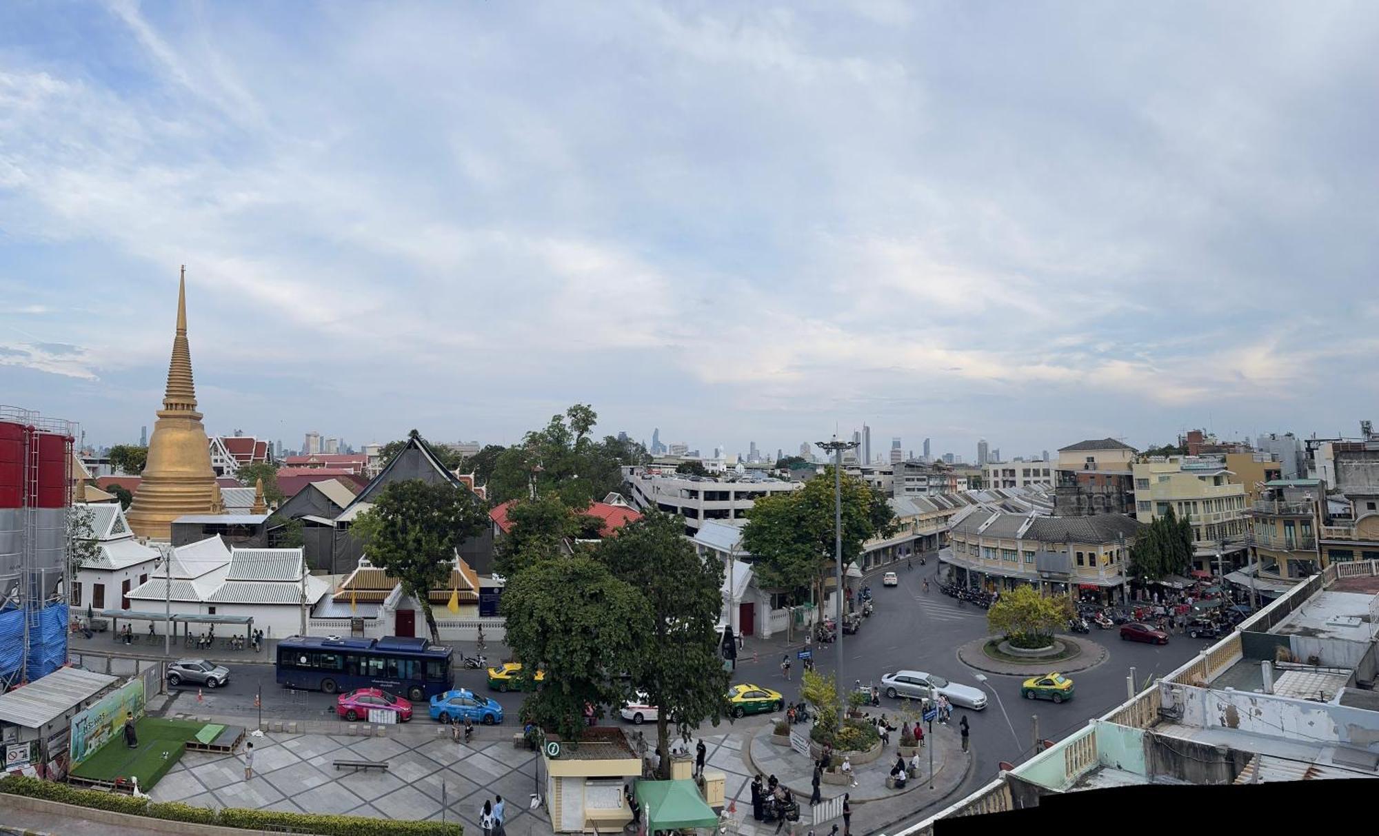 Bud Brew Beyond Dispensary And Hotel Bangkok Exterior photo