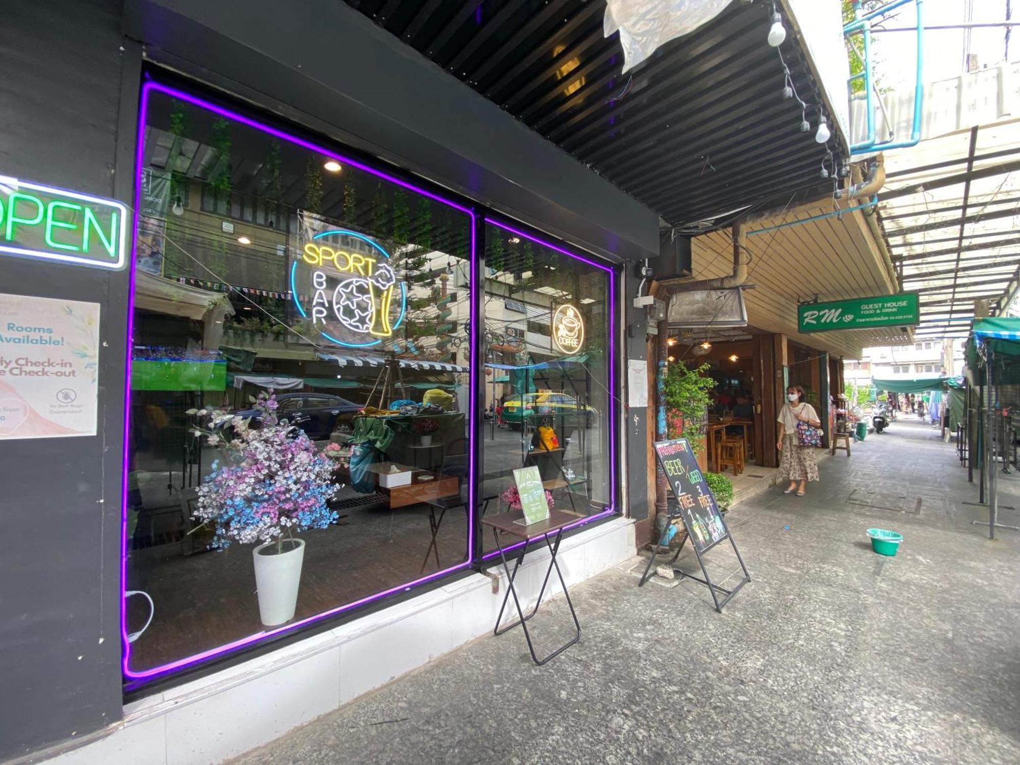 Bud Brew Beyond Dispensary And Hotel Bangkok Exterior photo