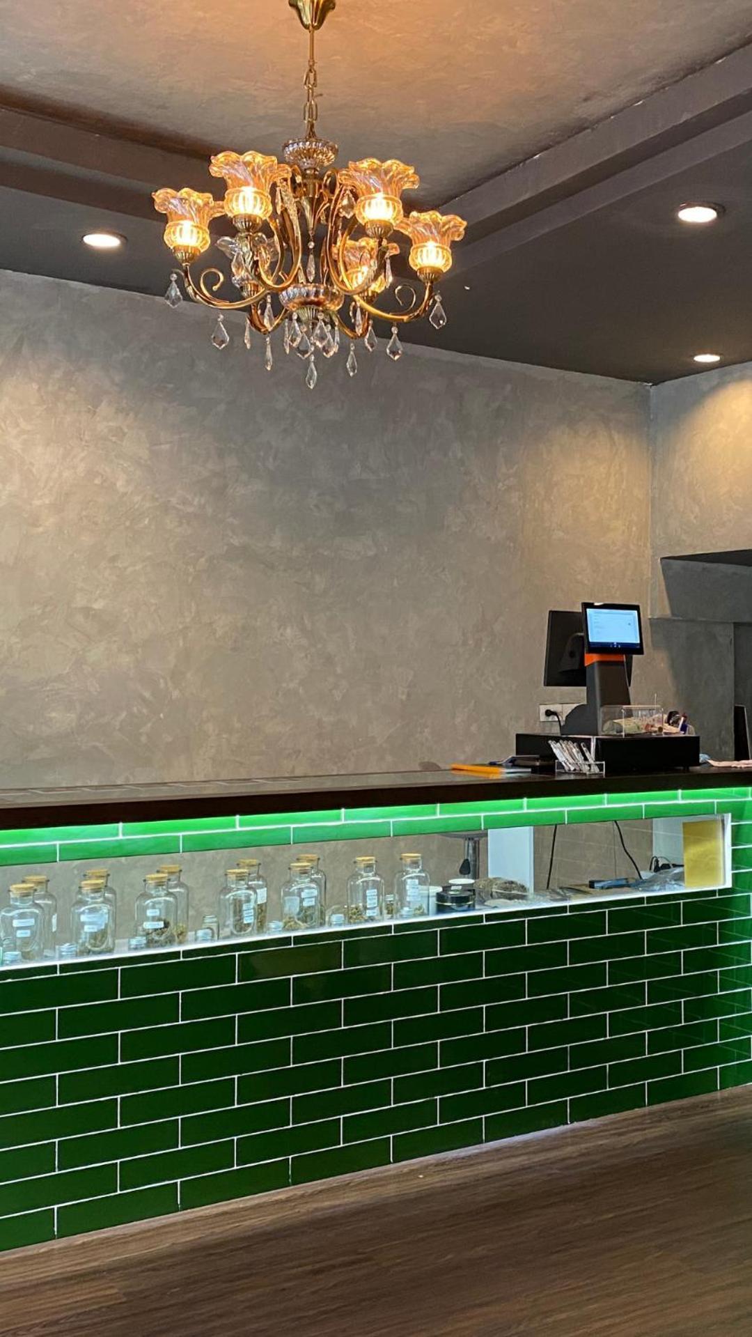 Bud Brew Beyond Dispensary And Hotel Bangkok Exterior photo