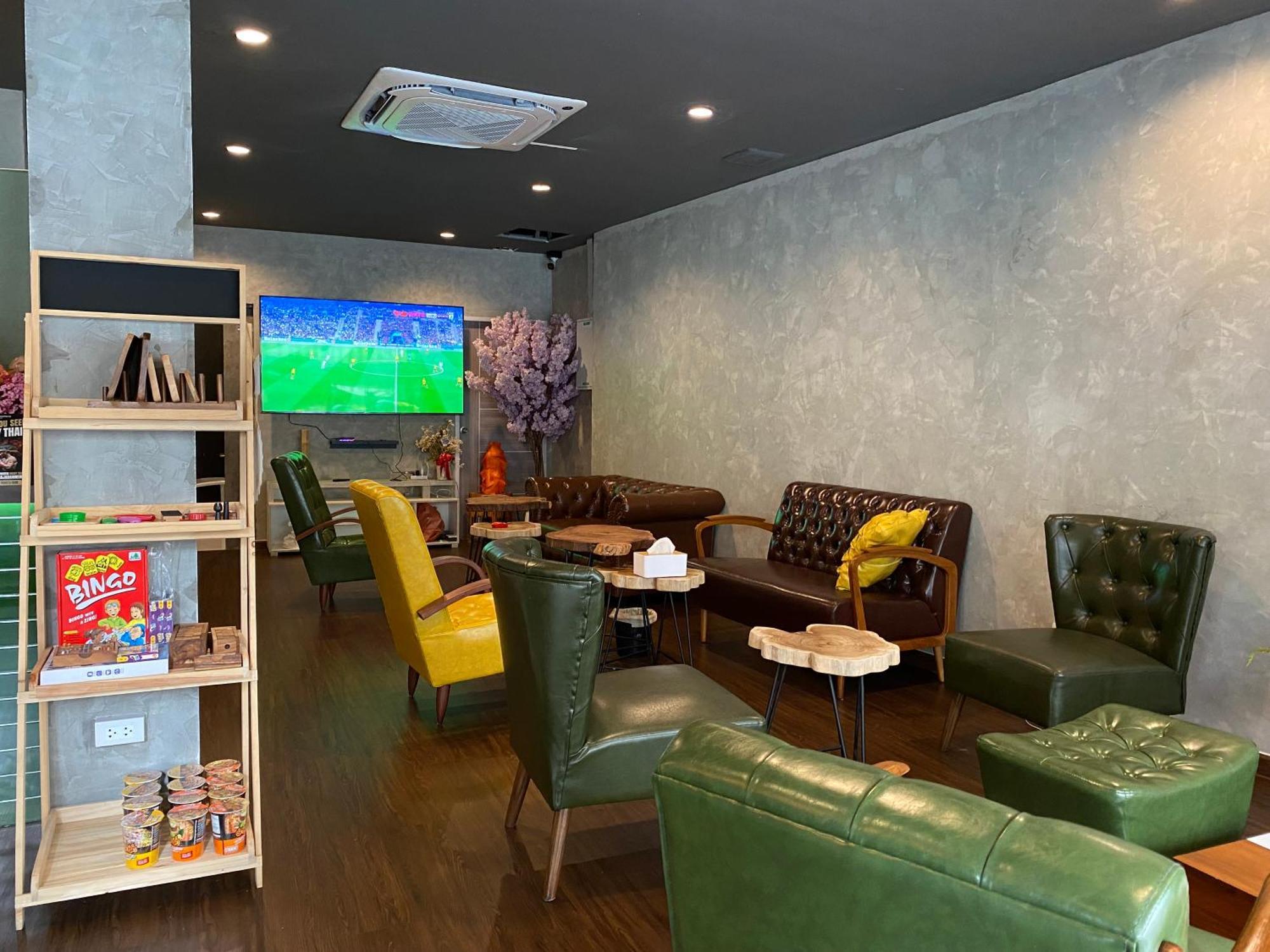Bud Brew Beyond Dispensary And Hotel Bangkok Exterior photo